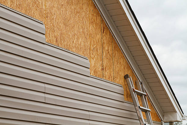 Professional Siding Installation technician working in Sardinia, OH